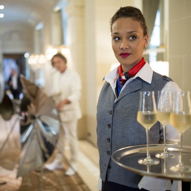 accueil-Hotel-de-Crillon-CristalBashet-Eclaireuse copie